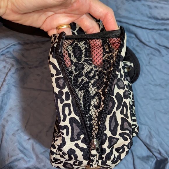 EUC Travelon Anti-Theft Crossbody Bag in Leopard print - Picture 11 of 15